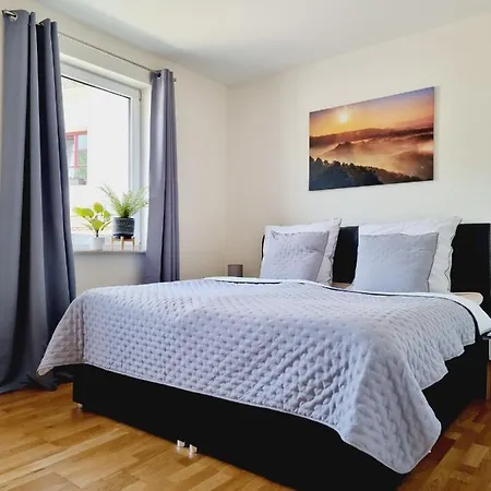 Huebsches Design Apartment Mit Parkplatz Im Zentrum Von Koenigstein Exterior foto
